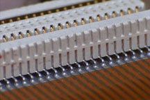 Testing the mounting of connector parts